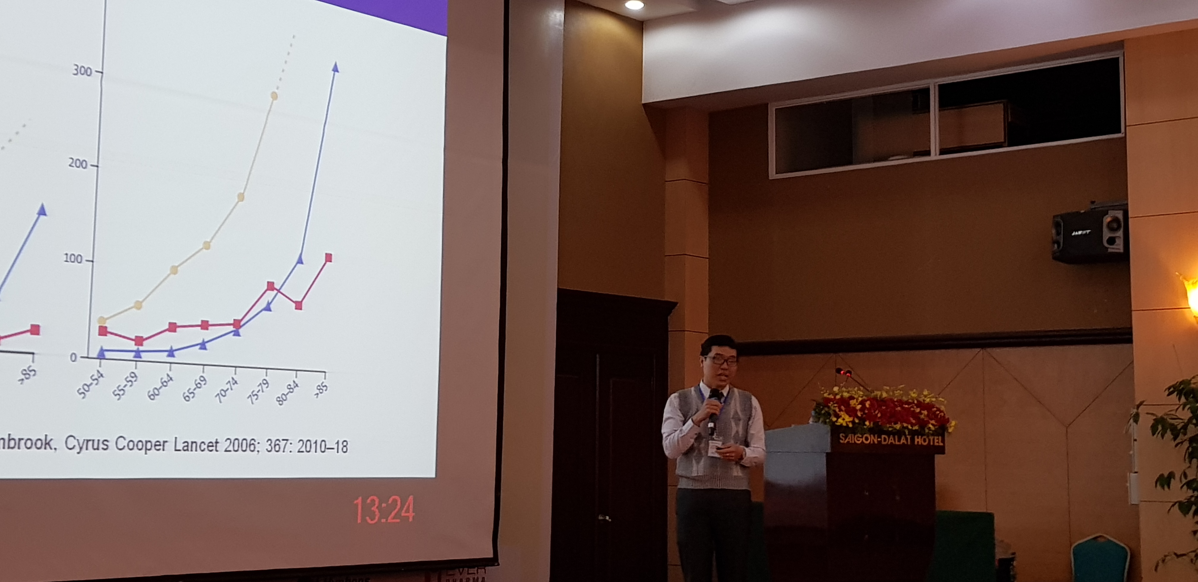 ThS.BS. Đoàn Công Minh, nhóm nghiên cứu VOS, ĐH Tôn Đức Thắng báo cáo kết quả đề tài nghiên cứu cấu trúc xương của người Việt Nam.